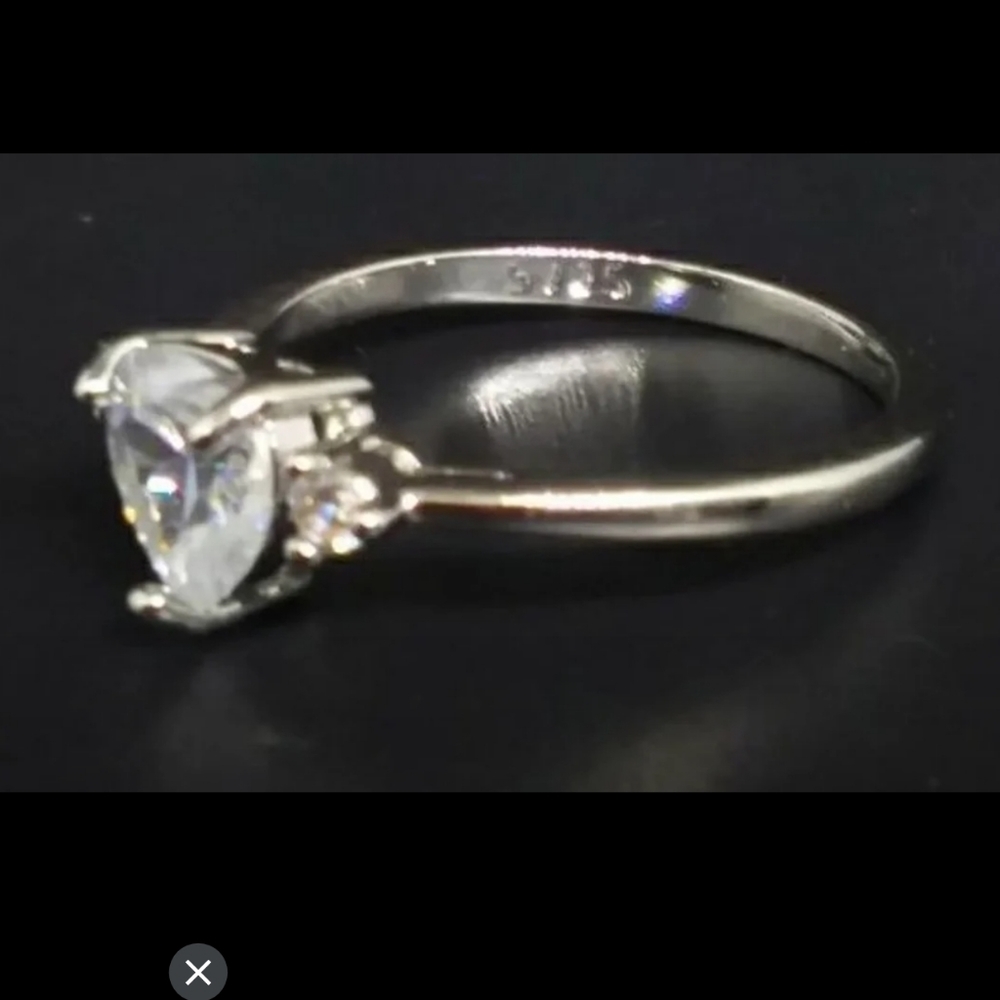HEART CUT ICE ON FIRE RING - Picture 3 of 9